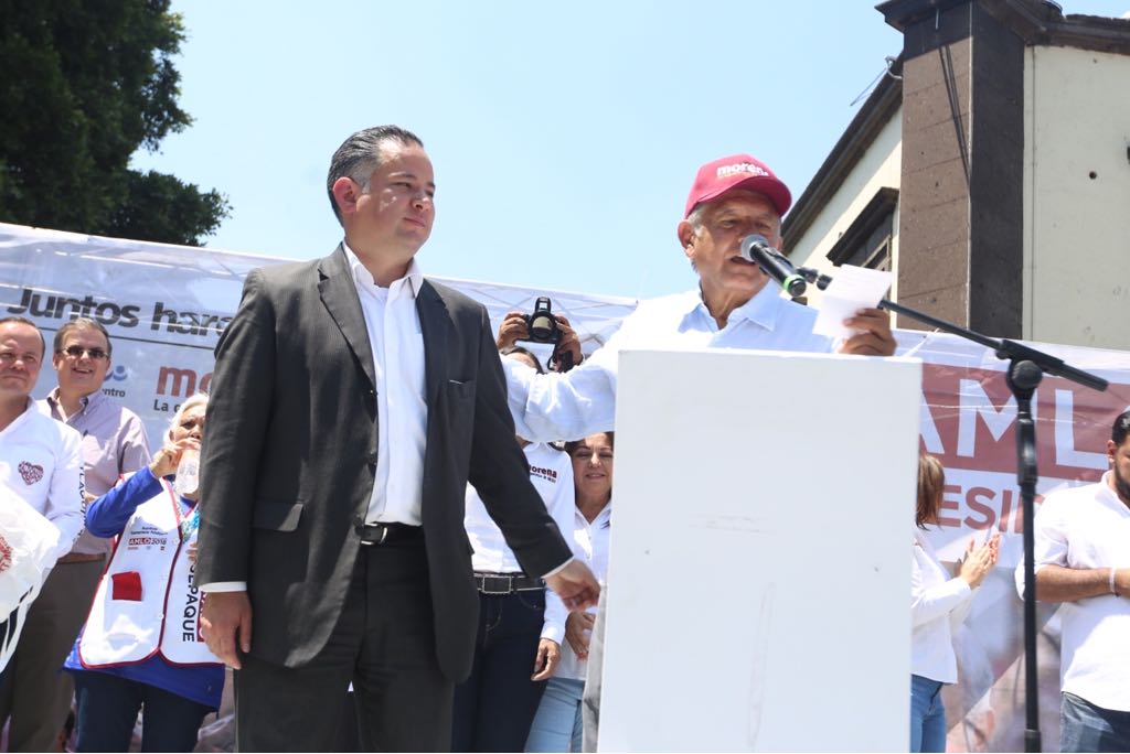 Santiago Nieto acompañó a Andrés Manuel López Obrador en un mitin en Jalisco. (Jorge Carballo)