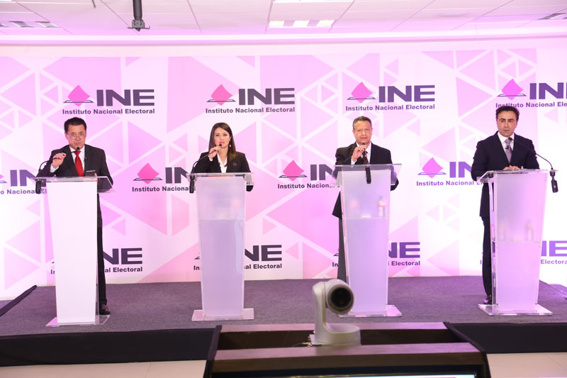 Alfredo Alcalá indicó que con el debate como el de este domingo las personas pueden observar el comportamiento de los candidatos al Senado. (Jorge Sán