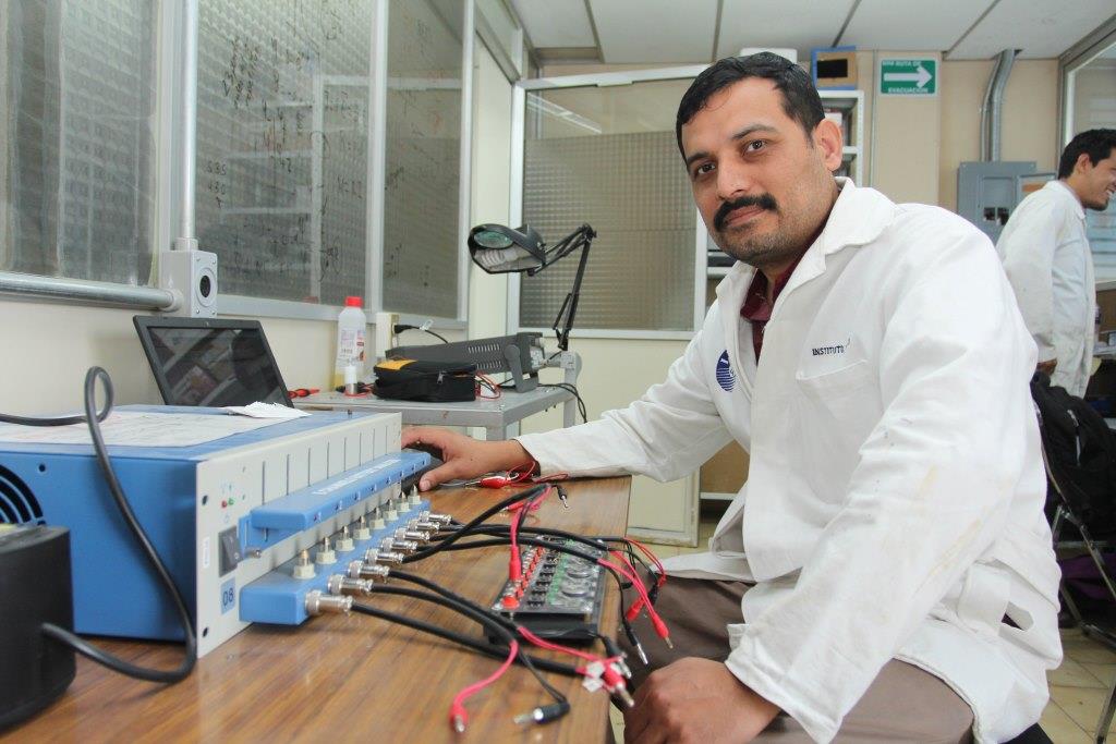 Doctor Enrique Quiroga González, responsable del Laboratorio de Energía del Instituto de Física “Ing. Luis Rivera Terrazas” de la UAP (IFUAP). (Especi