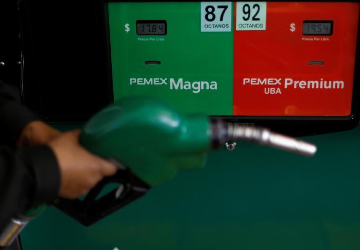 Gasolinas Magna y Premium de Pemex. (Reuters)