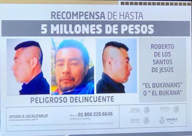 El gobernador de Veracruz mostró fotos de 'El Bukanas' durante la conferencia de prensa. (Especial)