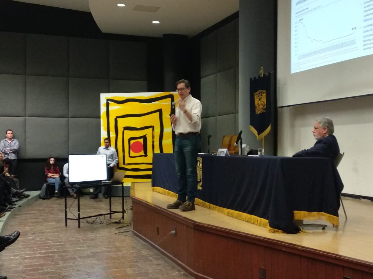 Salomón Chertoriski en la Facultad de Economía de la UNAM. (@Carolin66732606)