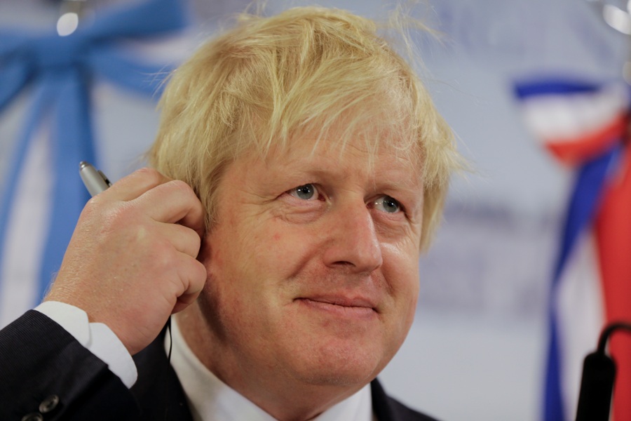 El canciller británico Boris Johnson fue engañado por comediantes rusos.