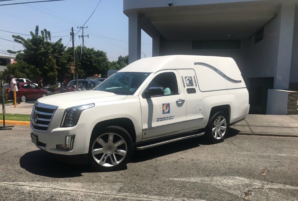 Familiares de Tadeo, víctima de narcobloqueo, lo acompañan hacia su última morada. (Jorge Martínez)