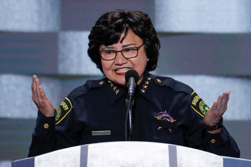 Lupe Valdez ganó una elección primaria para contender por la gubernatura de Texas desde el Partido Demócrata.