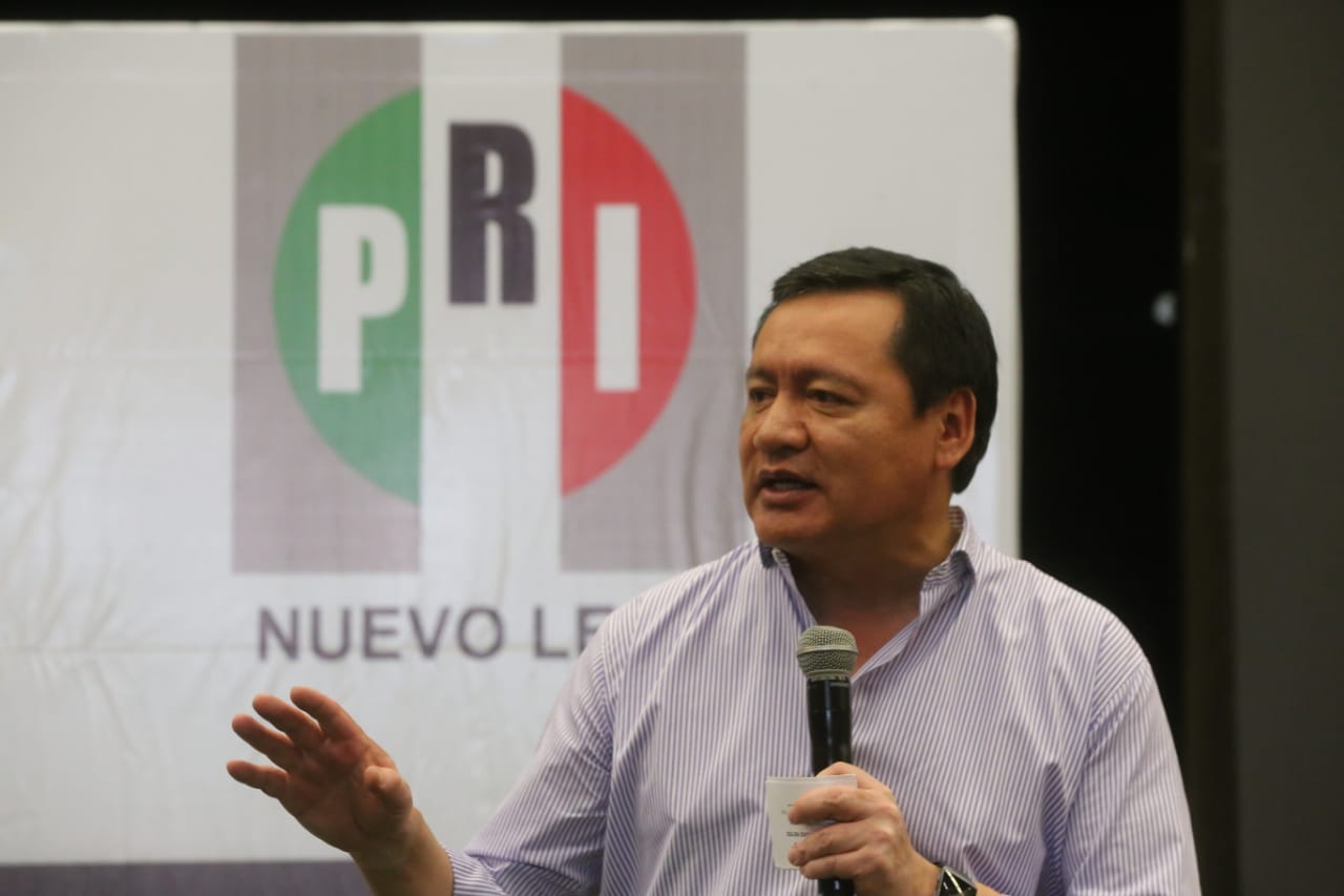 Osorio Chong declaró que son "pocos" los casos polémicos de corrupción en el PRI. (Foto: Leonel Rocha)