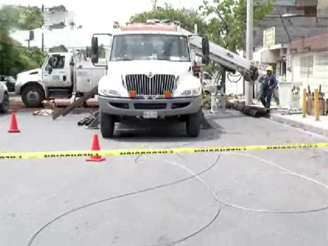 Poste deja sin luz a la colonia Morelos, en Monterrey. (Foto: Especial)