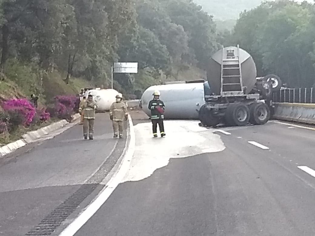 En el accidente ocurrió aproximadamente a las 03:00 horas, en el kilómetro 73, con dirección a Cuernavaca. (David Monroy)