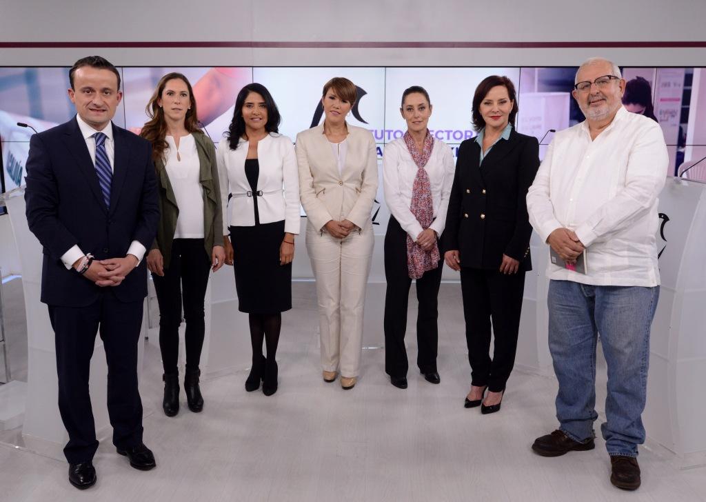 La “Comida por la ciudad, por una nueva civilidad política” fue propuesta por Marco Rascón al finalizar el segundo debate. (Cuartoscuro)
