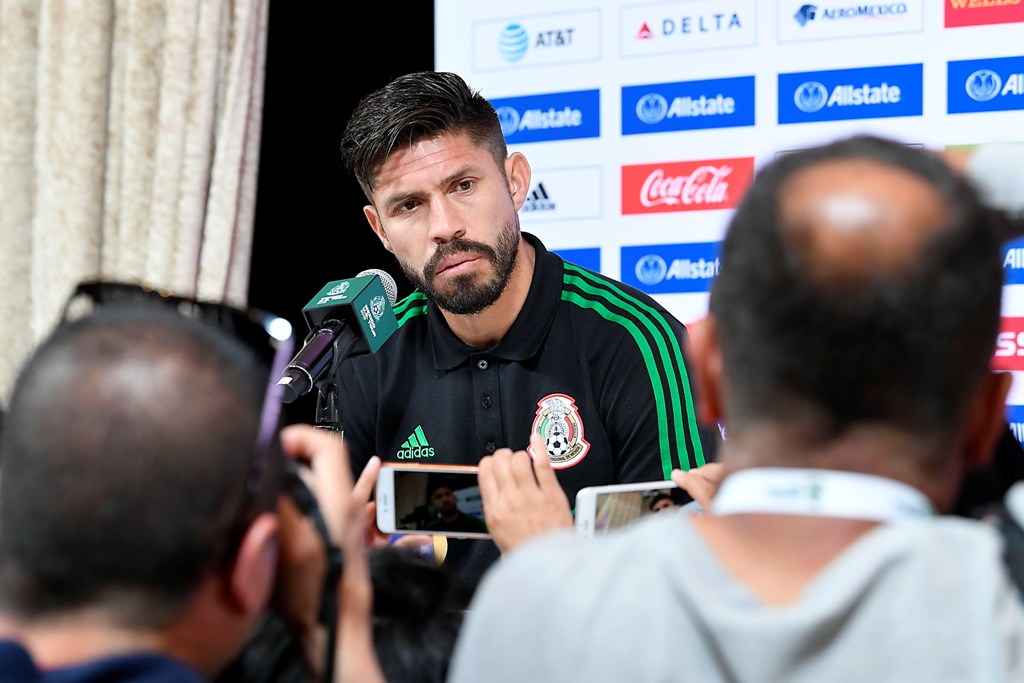 El delantero mexicano Oribe Peralta en conferencia de prensa (Imago7)