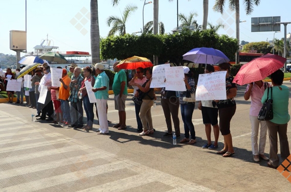 Los manifestantes bloquean un carril de la vialidad. (Archivo/Quadratín)