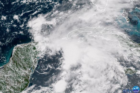 Prevén que 'Alberto' pase por Cancún esta noche. (AFP)