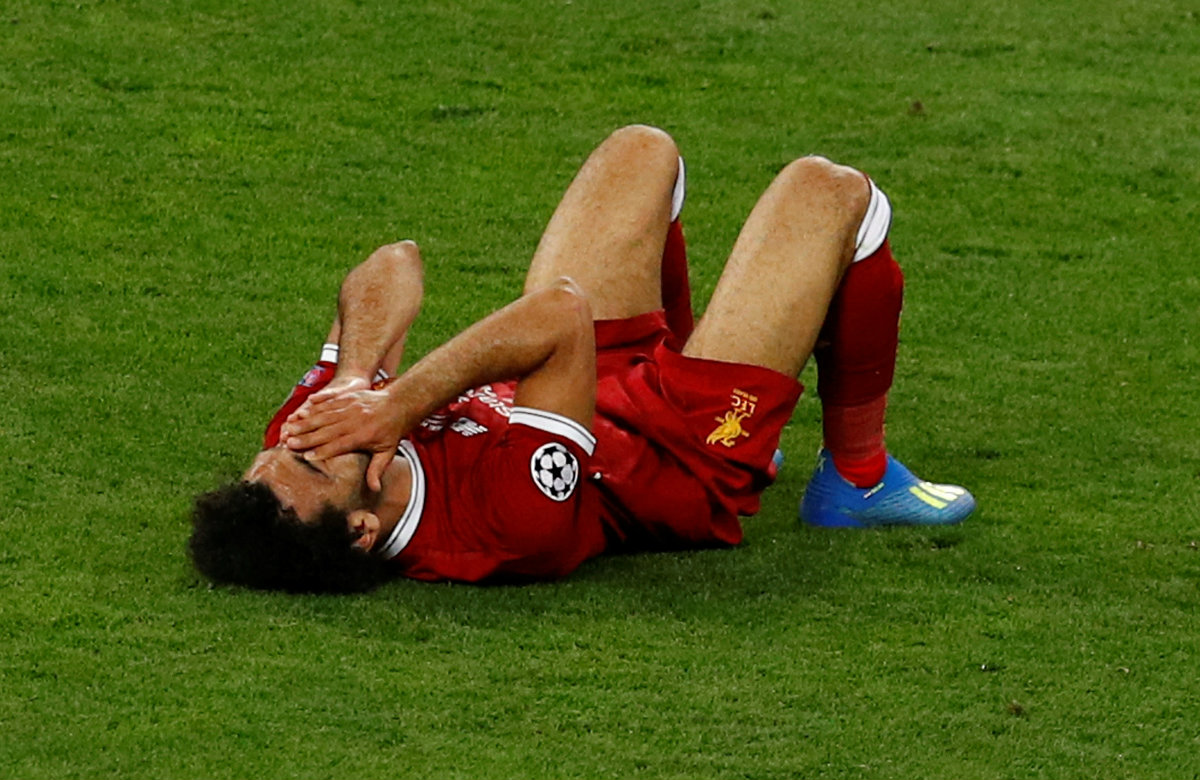 Mohamed Salah abandona la cancha por lesión (Reuters)