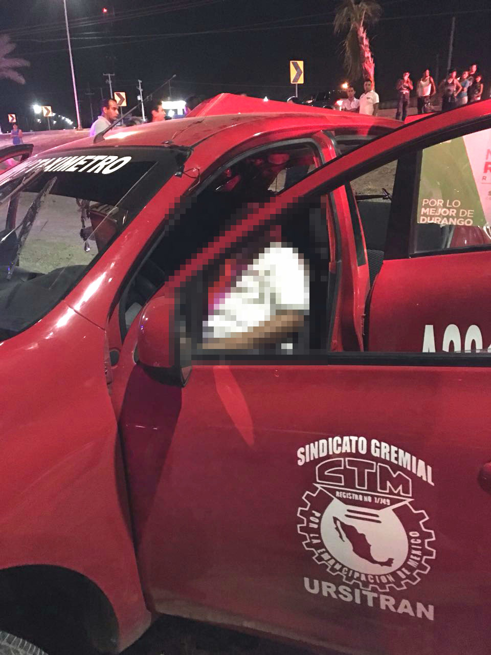 En el lugar fue atropellado un hombre, quien fue llevado al hospital. (Especial)