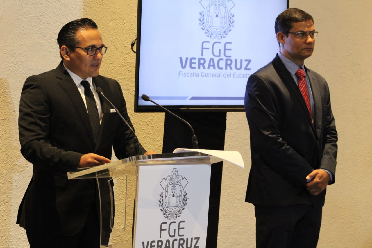 El Fiscal general de Veracruz, Jorge Winckler Ortiz, dijo que el delito que le imputan es de presunto daño contra el patrimonio del Sistema DIF Estata