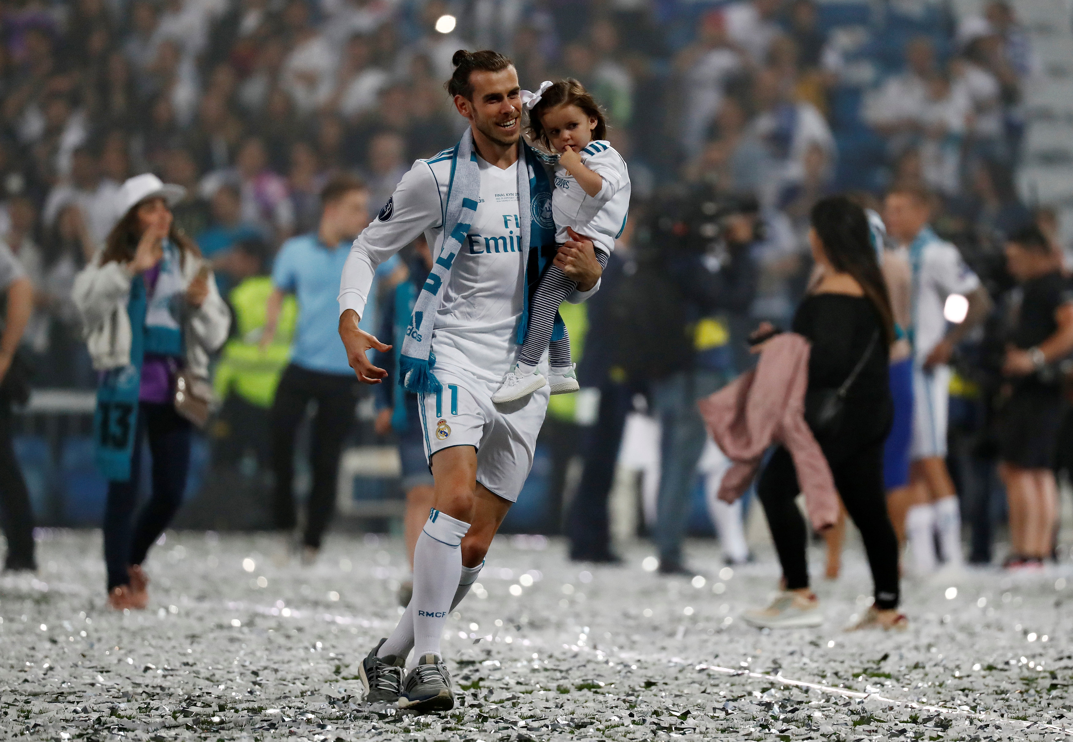 Gareth Bale con su hija en la celebración del Real Madrid en el Santiago Bernabéu (Reuters)