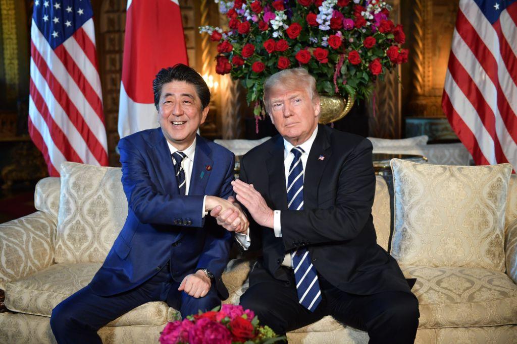 La Casa Blanca no entregó detalles sobre la fecha de la reunión entre Trump y Abe, pero ambos líderes asistirán a la cumbre del G-7. (AFP)
