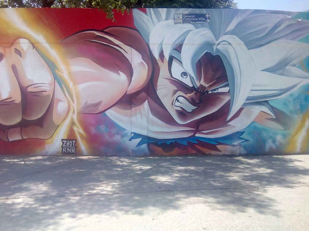 Gokú es el personaje más destacado en el mural que mide unos 50 metros de largo. (Foto Jessica de la Cruz)