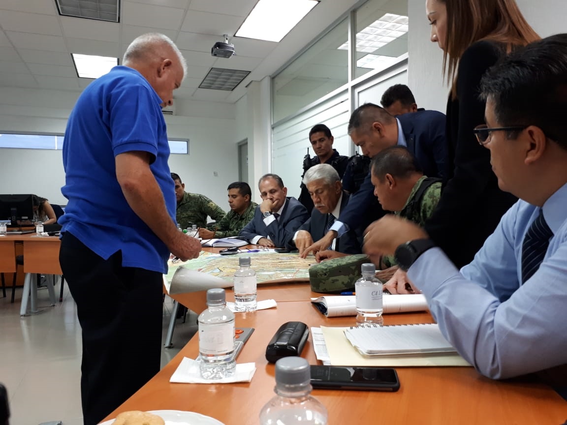 El alcalde interino Luis Ernesto Ayala encabezó la reunión.