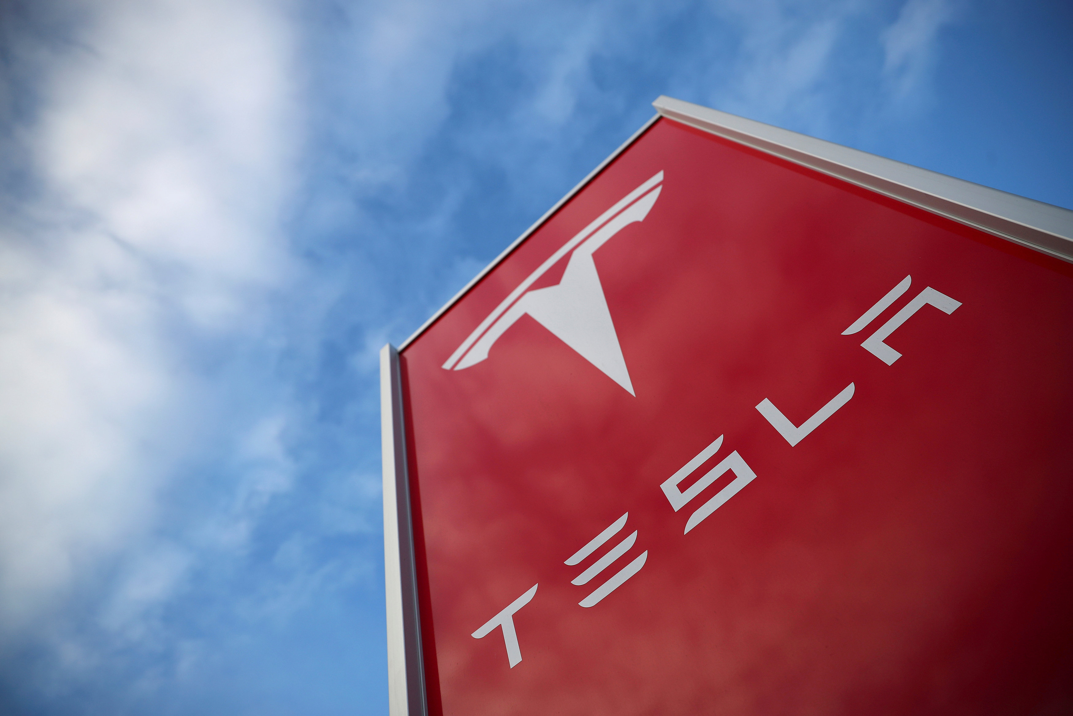 La función Autopilot de los vehículos autónomos Tesla ha sido criticada tras otros choques recientes.