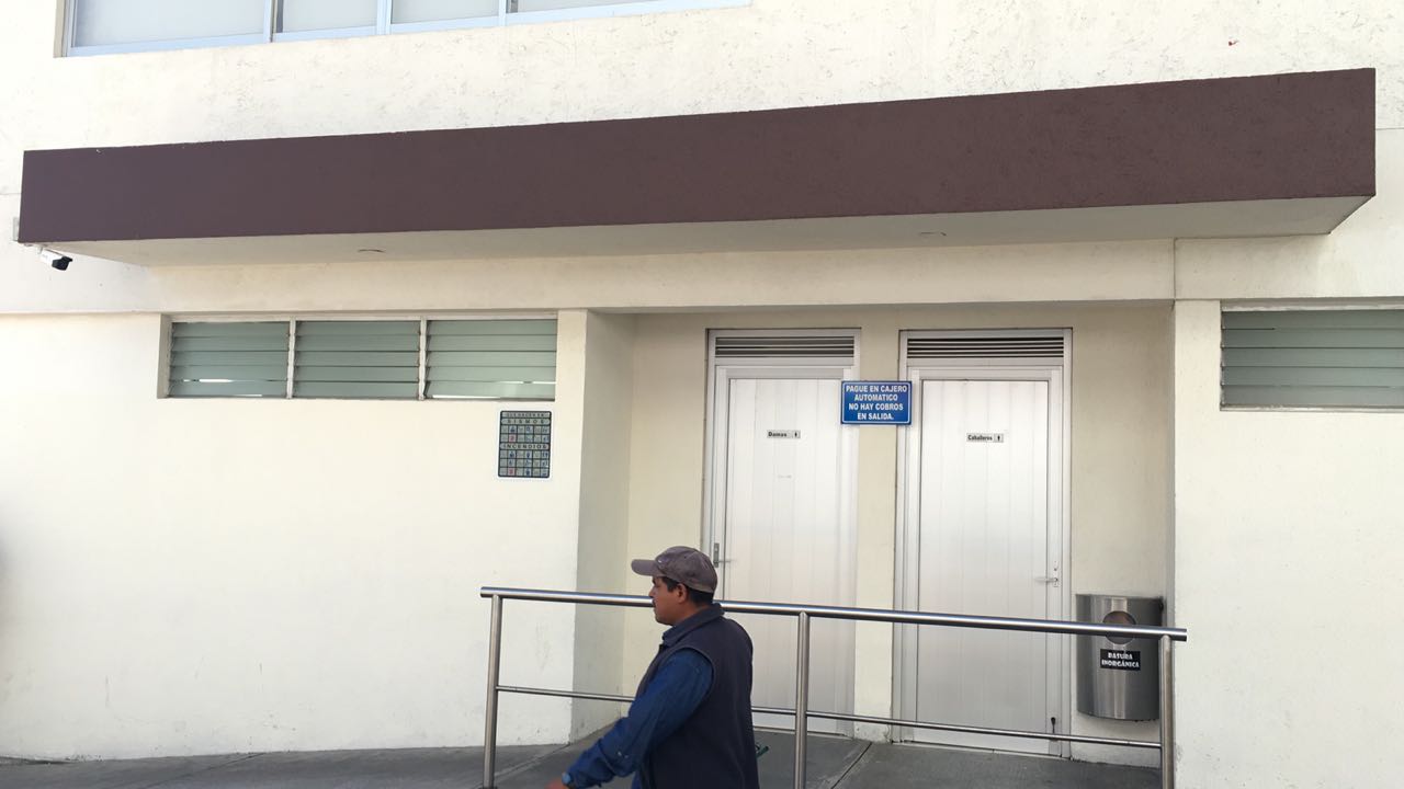 El niño fue trasladado en un una patrulla de la Policía Auxiliar a la Clínica 4 del IMSS