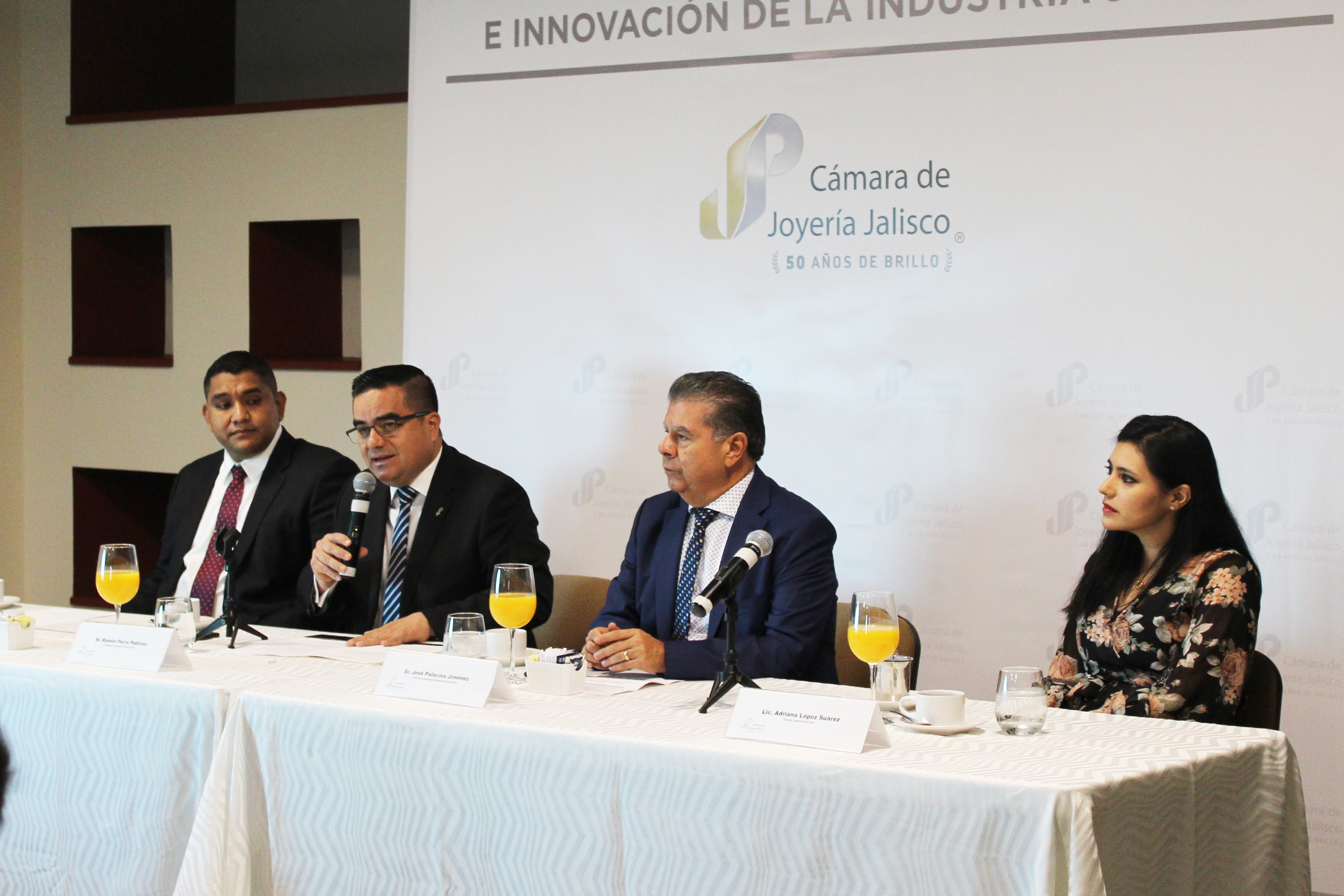 Ayer en la presentación de las Acciones para la Internacionalización de la Industria Joyera de Jalisco (Cortesía)