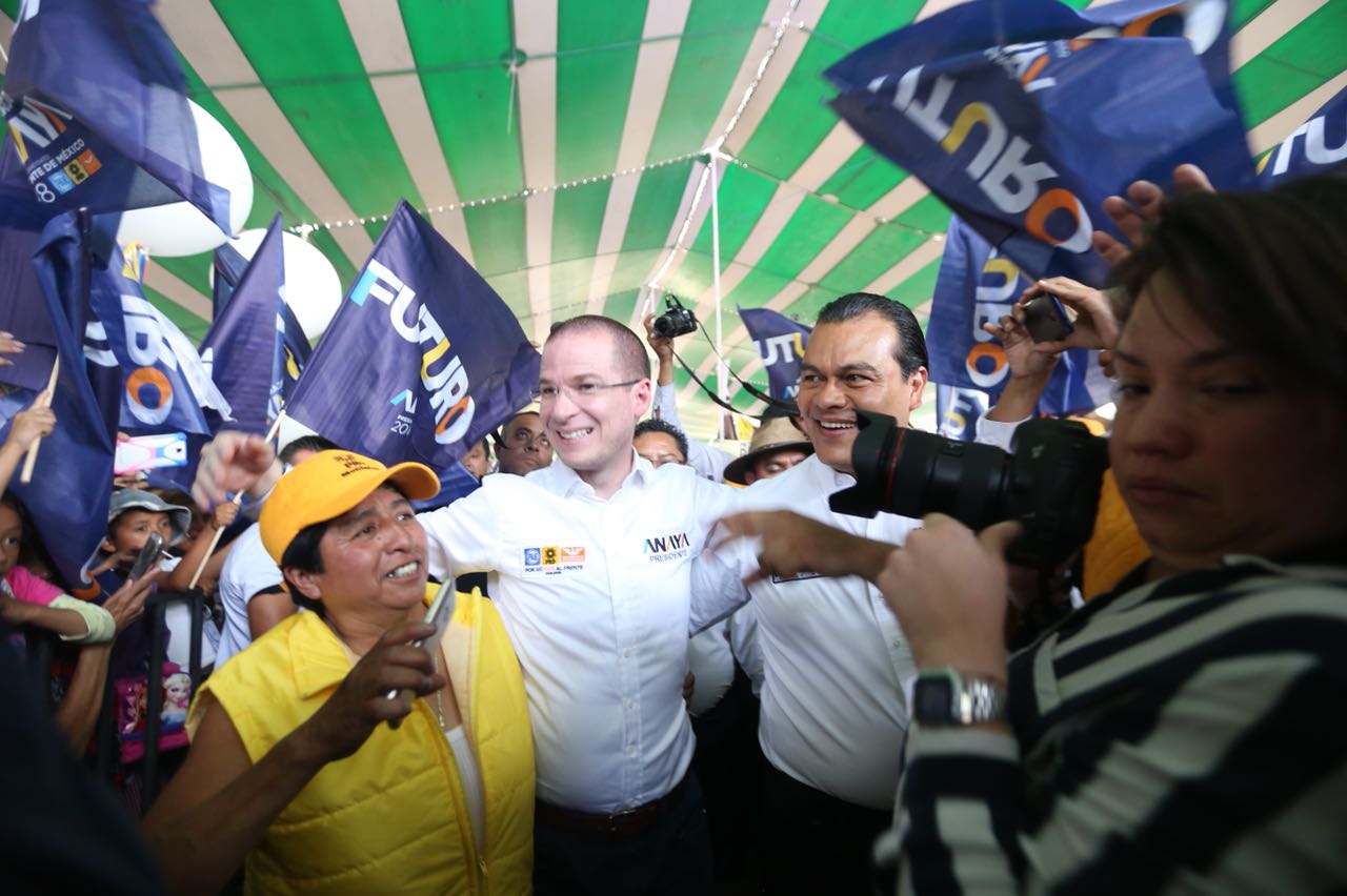 Ricardo Anaya prometió mejorar la seguridad en Valle de Chalco.