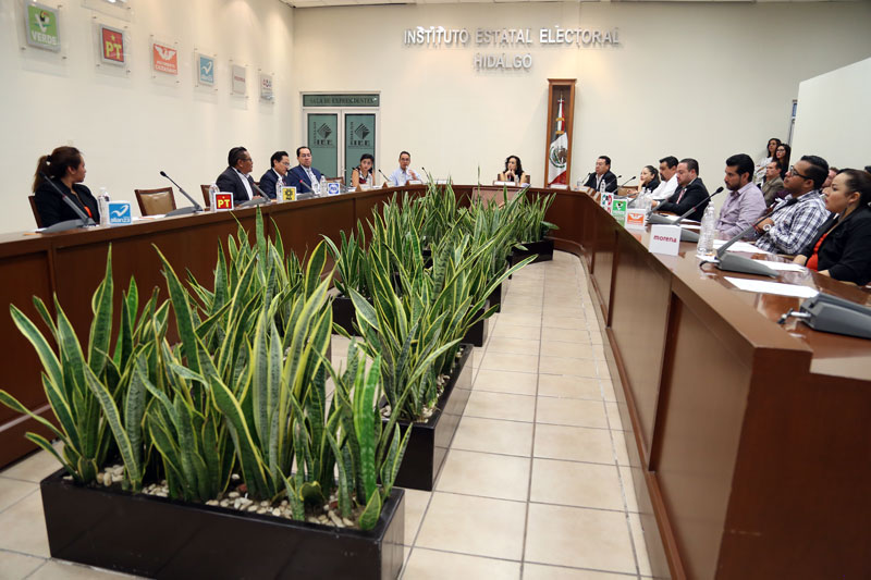 Se le acusa de incurrir en actos anticipados de campaña y promoción. (Jorge Sánchez)