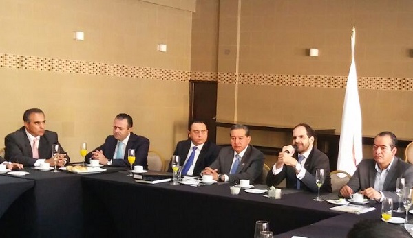 Durante el encuentro con empresarios. (Alondra Ávila)