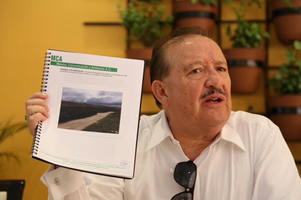 Las llantas a cielo abierto están tan solo a 200 metros de la población. (Jorge Sánchez)