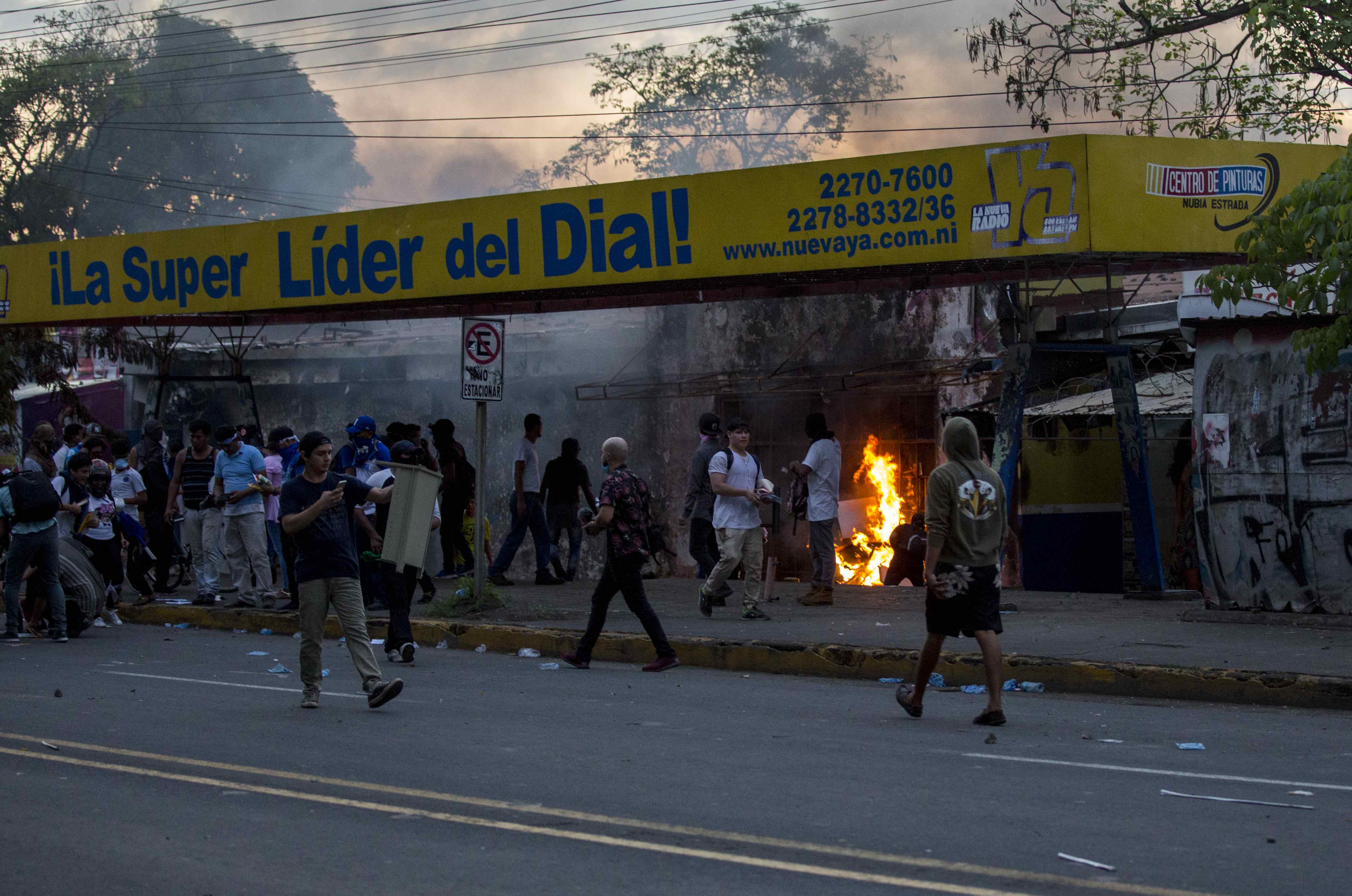 Las manifestaciones han dejado 88 muertos y más de 860 heridos hasta el momento, además de saqueos e incendios de locales públicos.