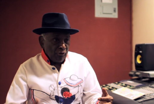'El rey del merengue' se encuentra delicado de salud debido a un padecimiento de leucemia (Captura de pantalla Youtube).