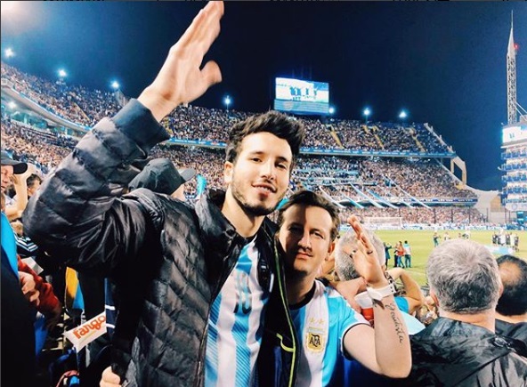 Sebastián Yatra apoya a la selección Argentina en el Mundial de Rusia 2018. (Especial)