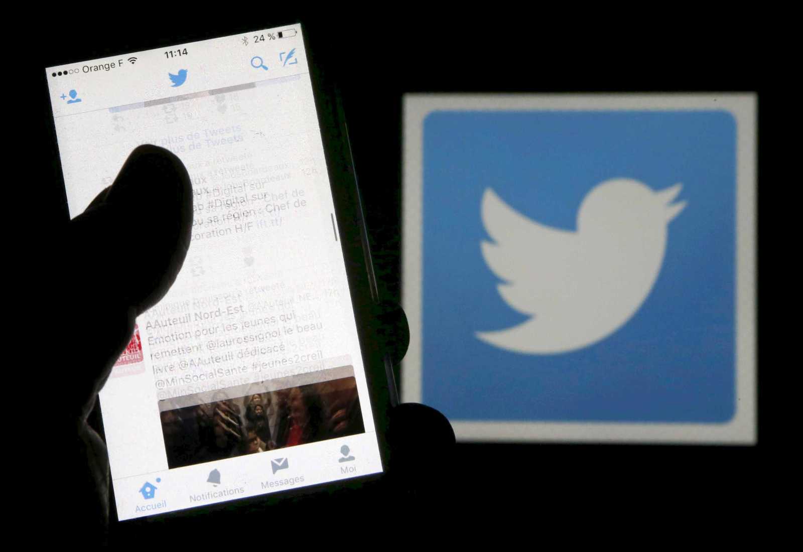 Twitter respondio que se verifica una cuenta si se determina que es de interés público.