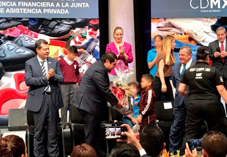 Los artículos fueron entregados a 19 instituciones de asistencia privada, que benefician a menores  vulnerables. (Twitter @TSJCDMX)