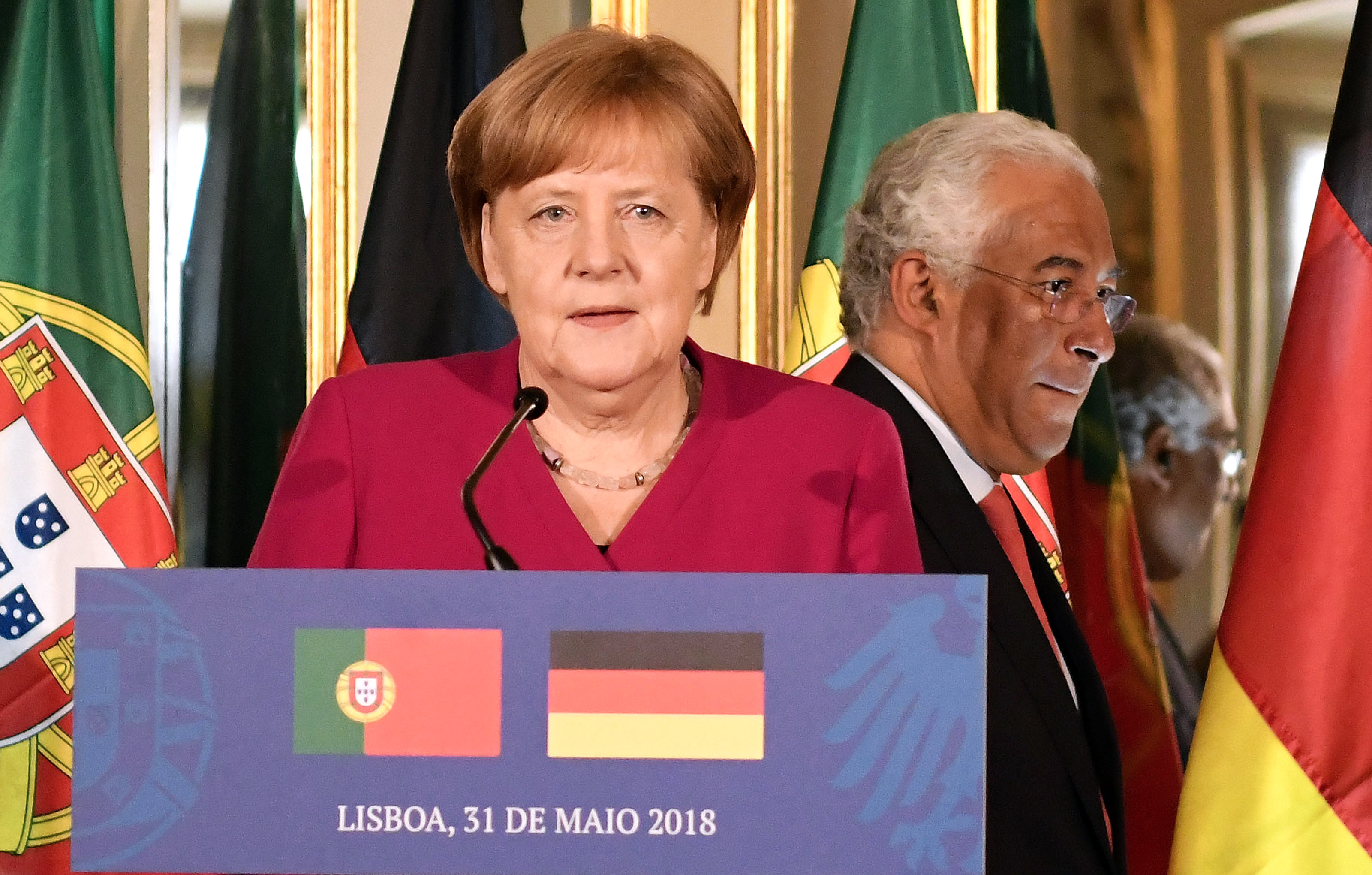 La canciller alemana, Angela Merkel, y el primer ministro portugués Antonio Costa (AFP)