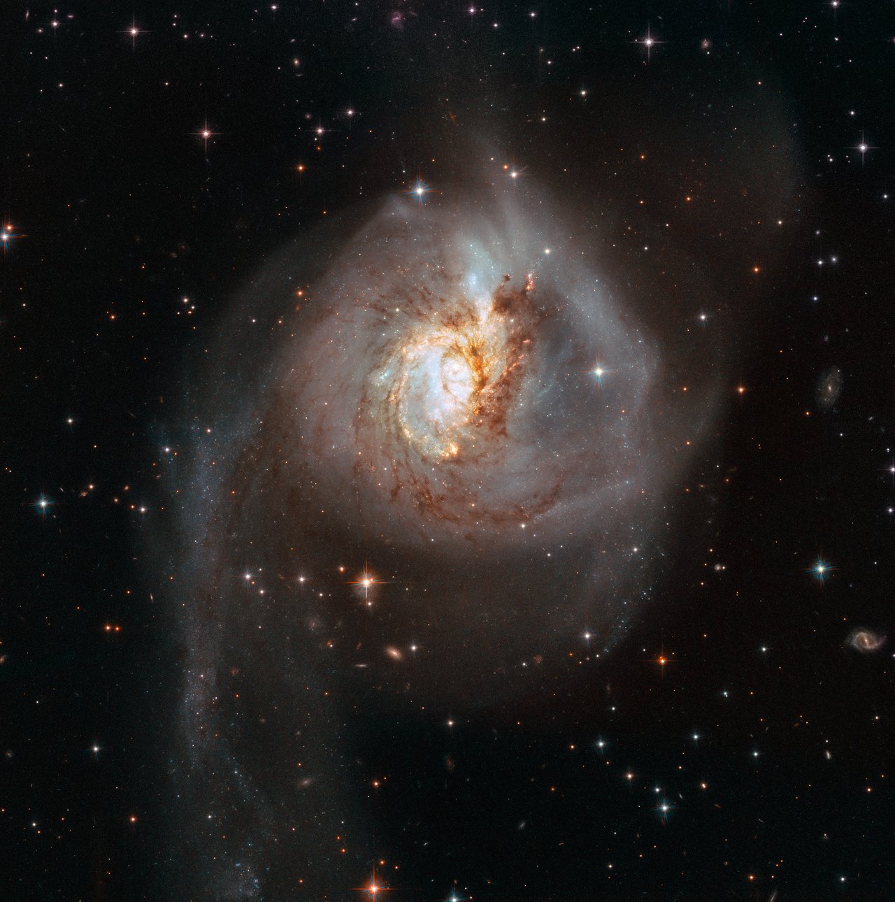 La espectacular imagen de la galaxia NGC 3256. (Hubble Space Telescope / European Space Agency)