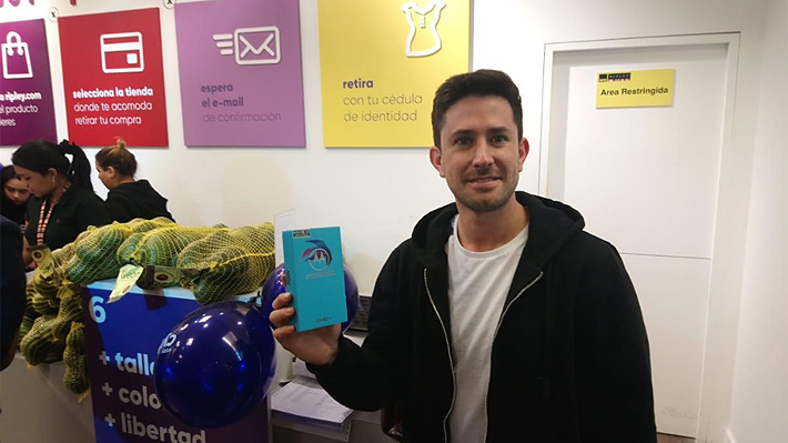 El hombre pagó el precio del teléfono con 58 kilos de aguacate. (Motorola)