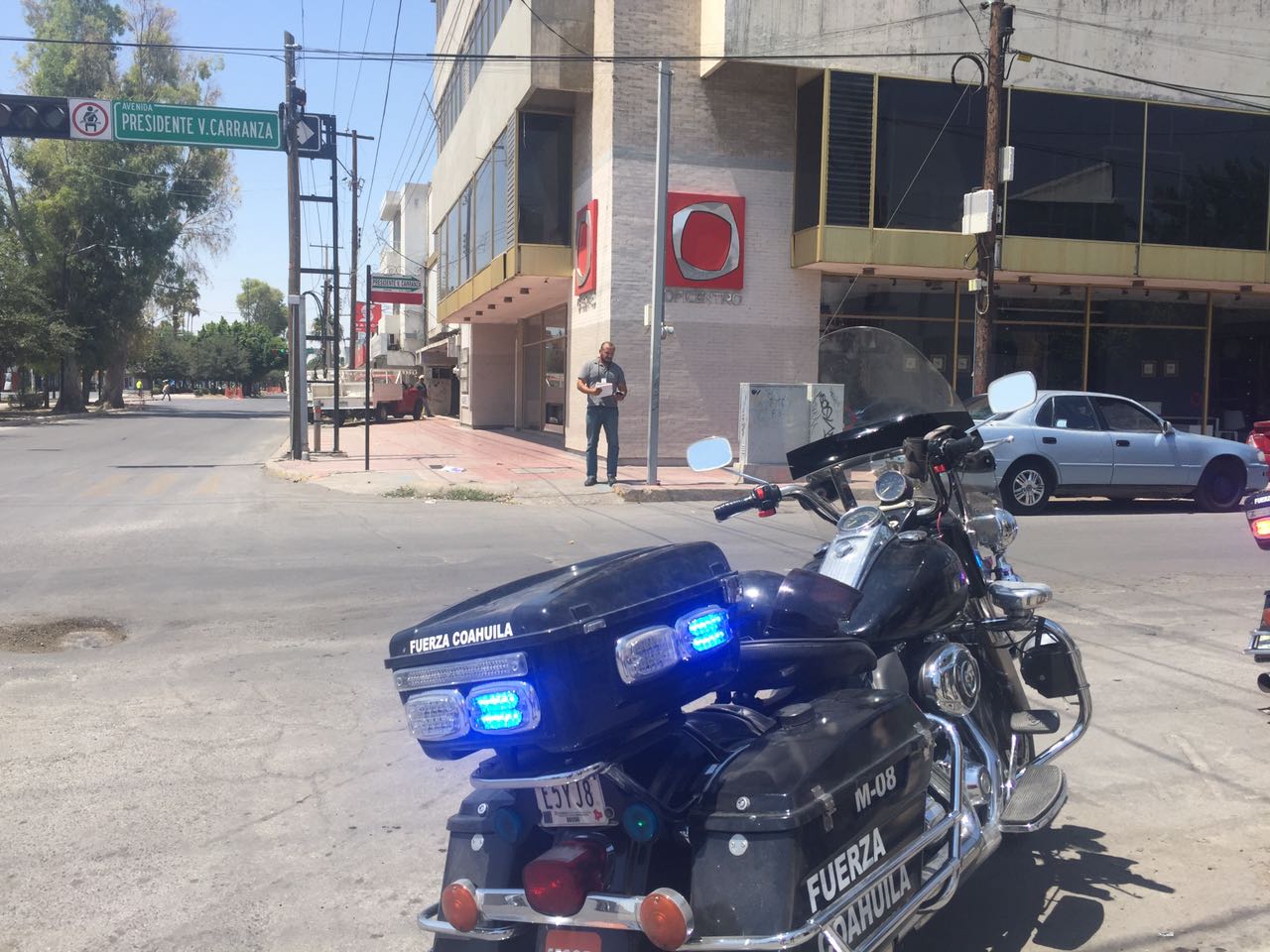 El presunto agresor le puso el arma en la espalda y la despojó del dinero. (Especial)