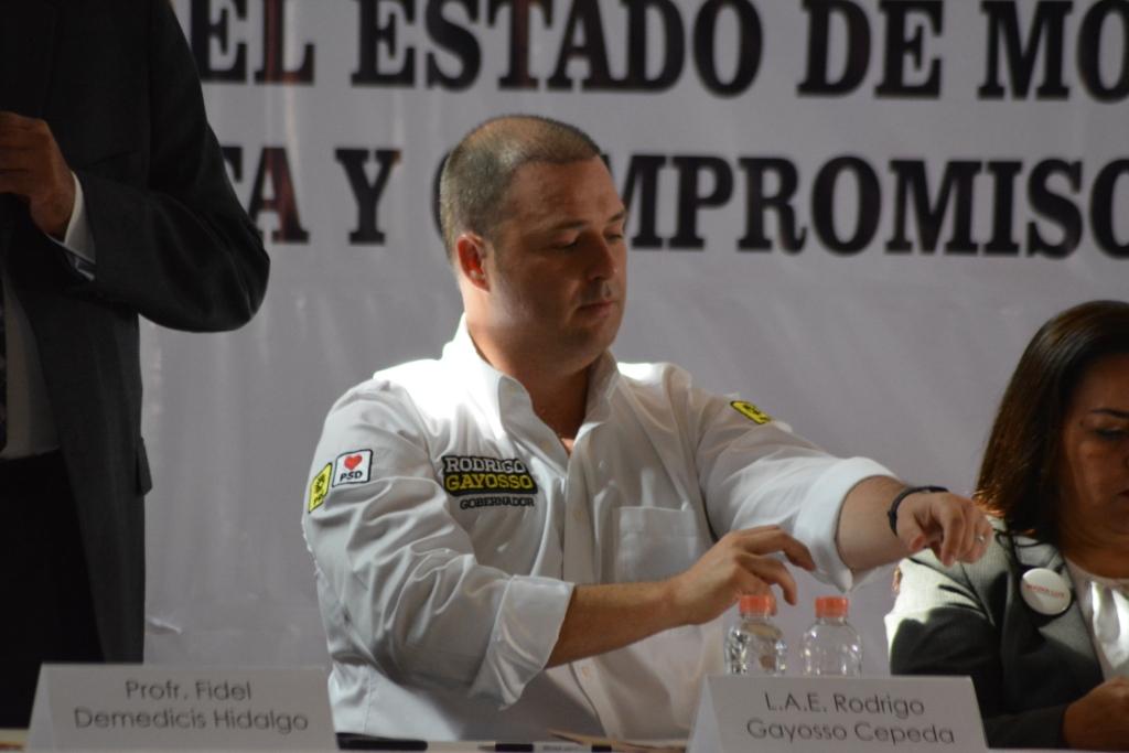 Rodrigo Gayosso acudió a un encuentro entre candidatos. (David Monroy)