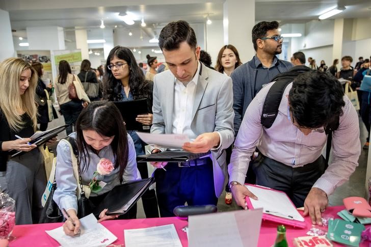 Imagen de archivo los solicitantes de empleo y los reclutadores en Los Ángeles, California, EU. (Foto: Reuters)