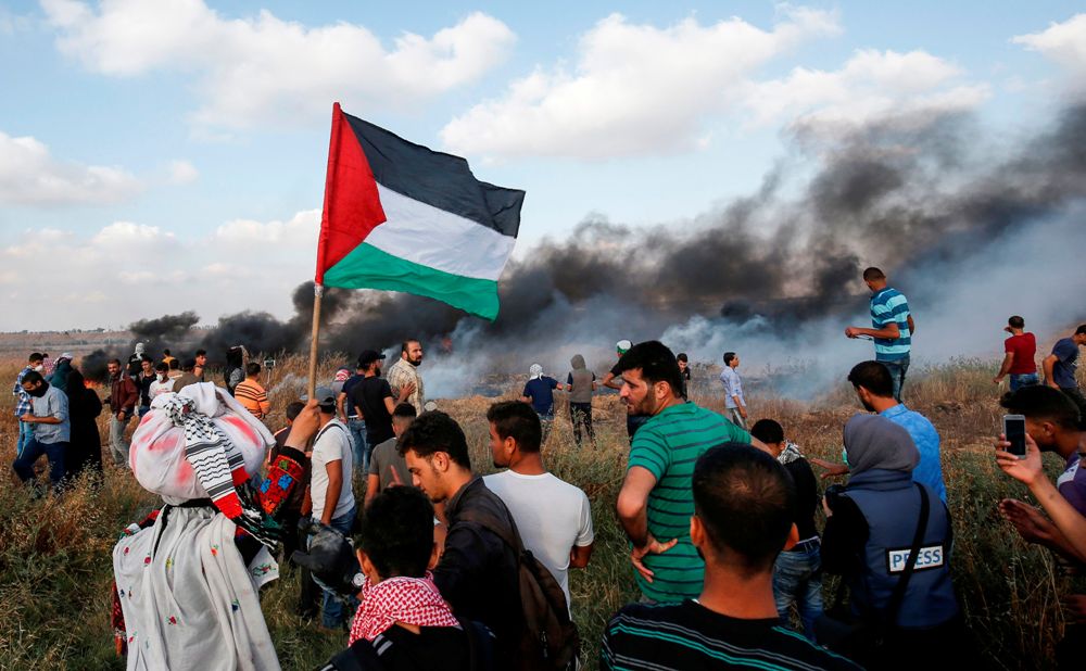 Los manifestantes palestinos protestan en la frontera con Israel. (AFP)