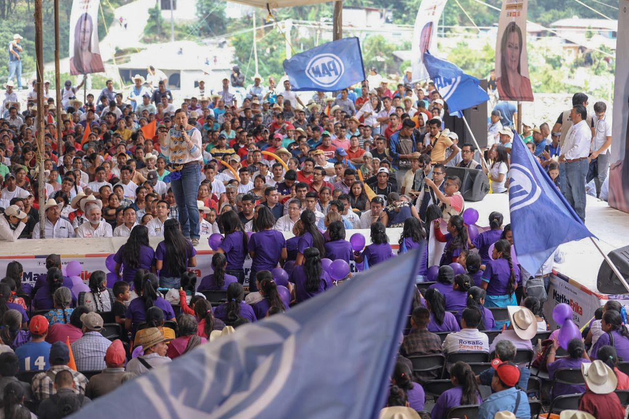 Martha Erika Alonso, candidata a la gubernatura de Puebla se reunió con habitantes de Eloxochitlán y Zoquitlán. (Especial)