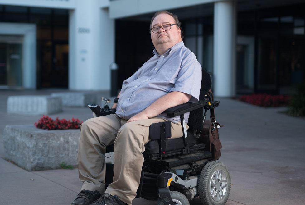 Pete Denman, quien trabaja en la división Intel Labs, quedo cuadripléjico al sufrir un accidente a los 20 años.