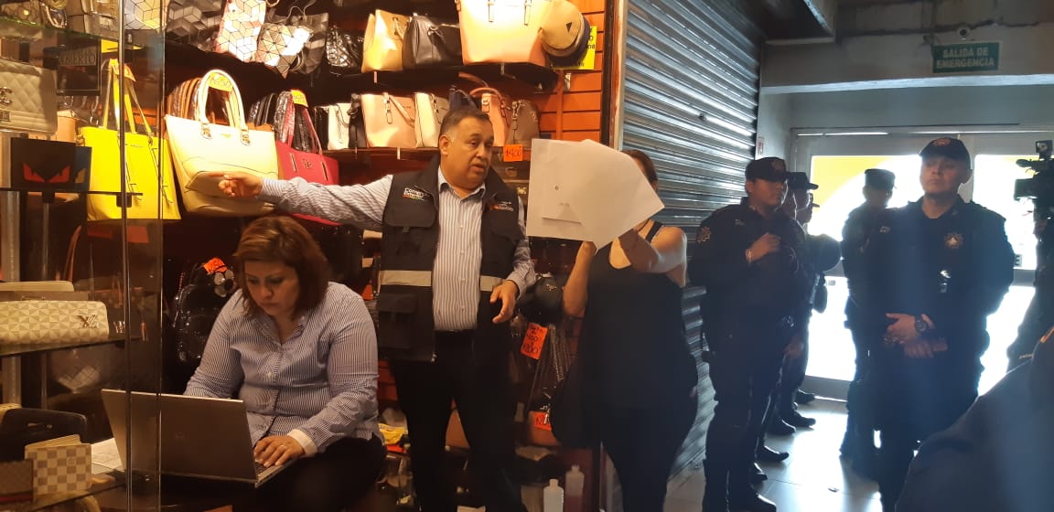 Los propietarios tendrán 10 días para reclamar  con la papelería en la PGR o la mercancía será destruida. (Mayte Villasana).