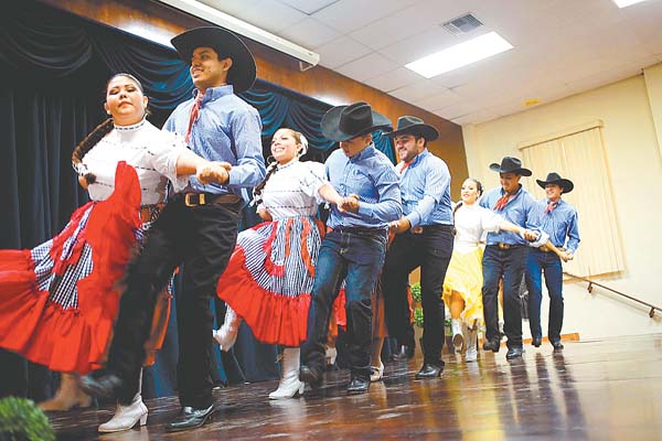 Actividades como la música, el teatro, la danza e incluso la literatura han tenido eco a través de diversos programas.