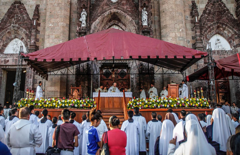 La celebración religiosa fue en la explanada del Expiatorio (Francisco Martínez)