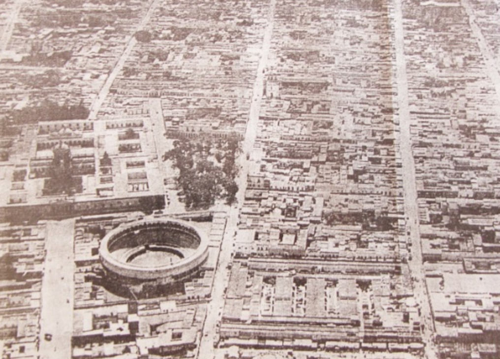 Foto panorámica en la que se aprecia el trazo de las calles, con el ICC y la Plaza de Toros El Progreso. (Especial)