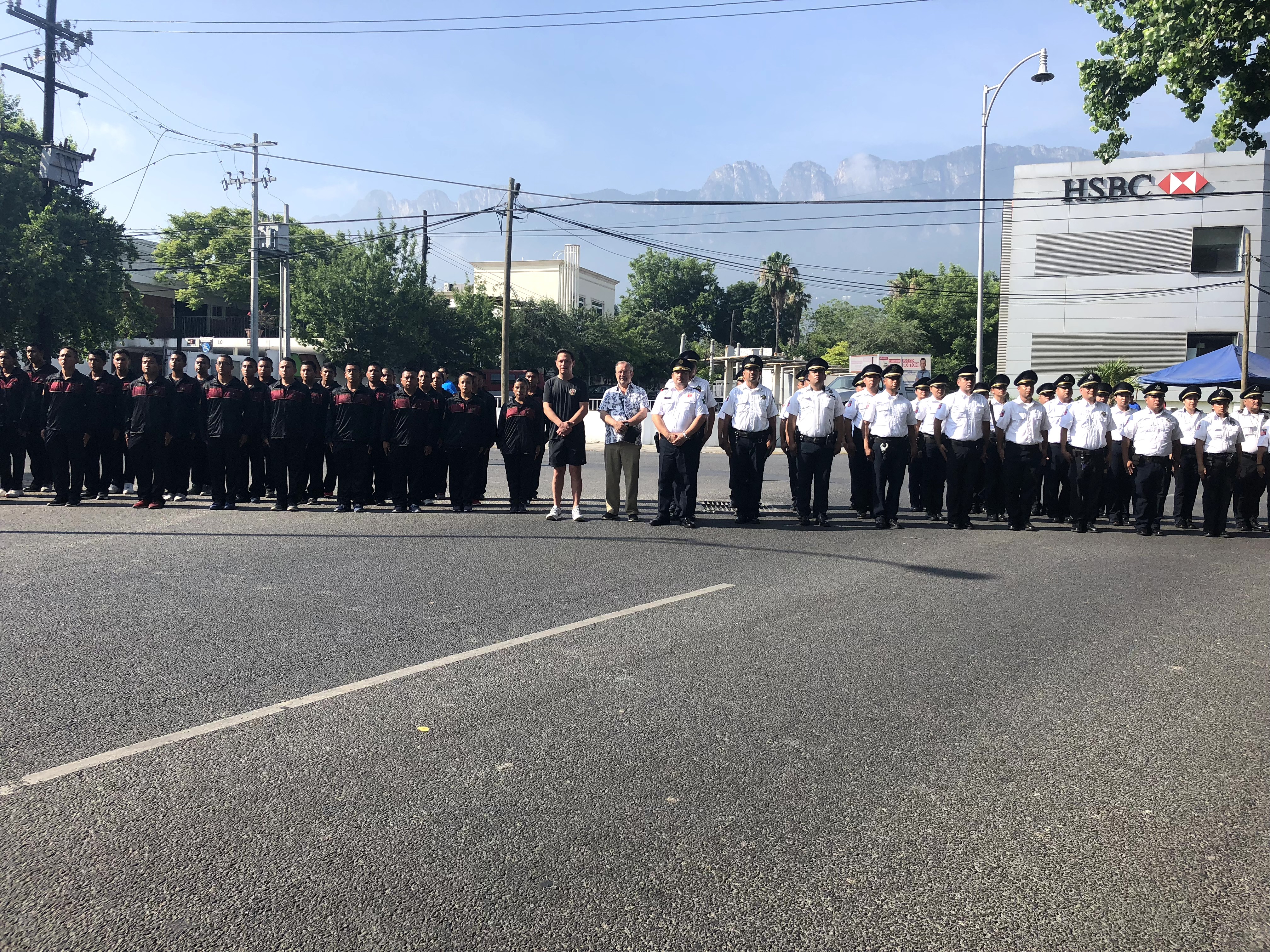 Cadetes de la Universidad de Ciencias de la Seguridad realizaron su entrenamiento de rutina en San Pedro. (Foto: Victoria Félix)