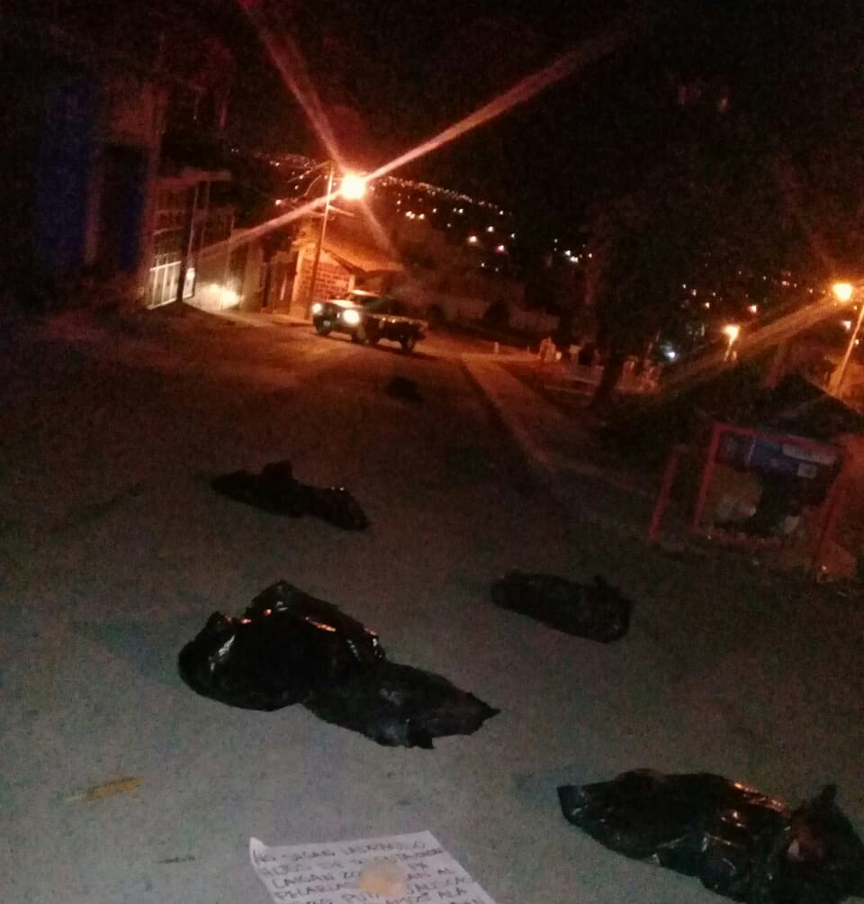 Los cuerpos se encontraban tirados en bolsas de plástico. (Cortesía)